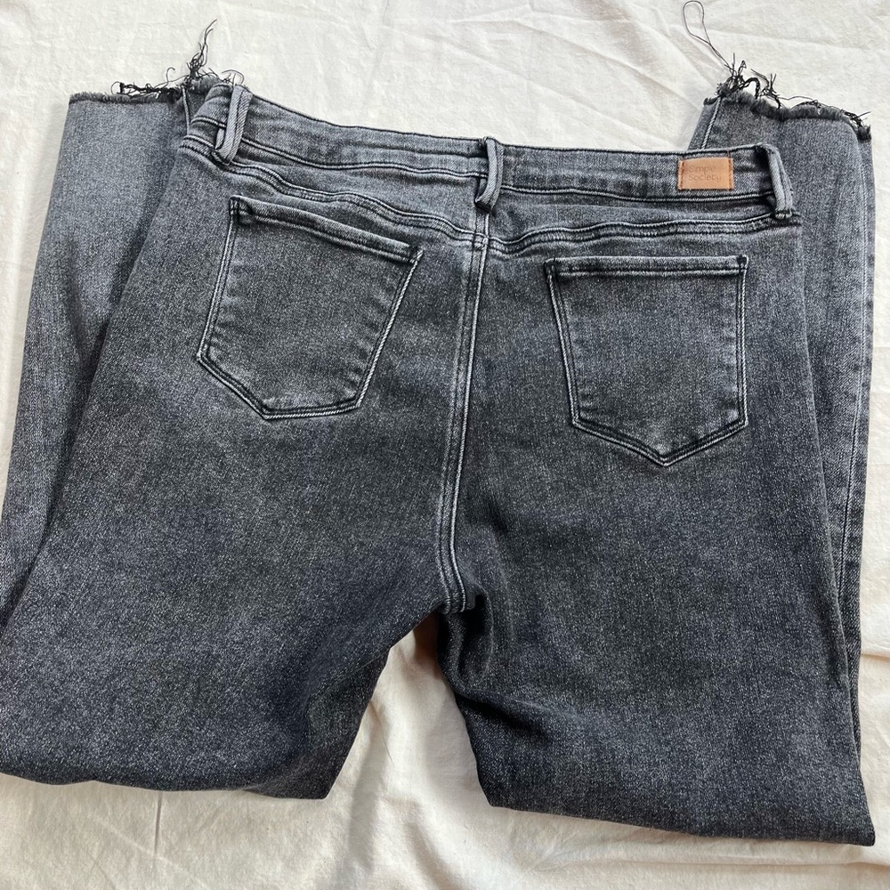 Size 13/31 Women’s black skinny jeans by Simple Society